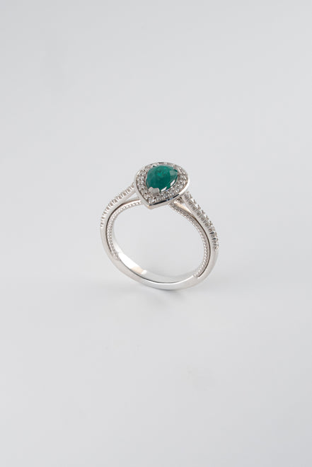 Anillo Esmeralda y Diamantes Oro Blanco 18k  / AED23 / T:6 / E: 0,62 quilates D:0,20 quilates