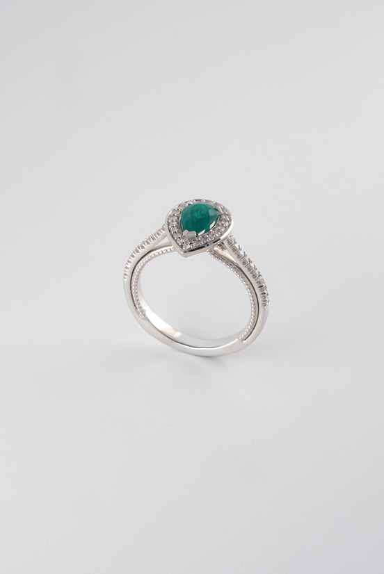 Anillo Esmeralda y Diamantes Oro Blanco 18k  / AED23 / T:6 / E: 0,62 quilates D:0,20 quilates