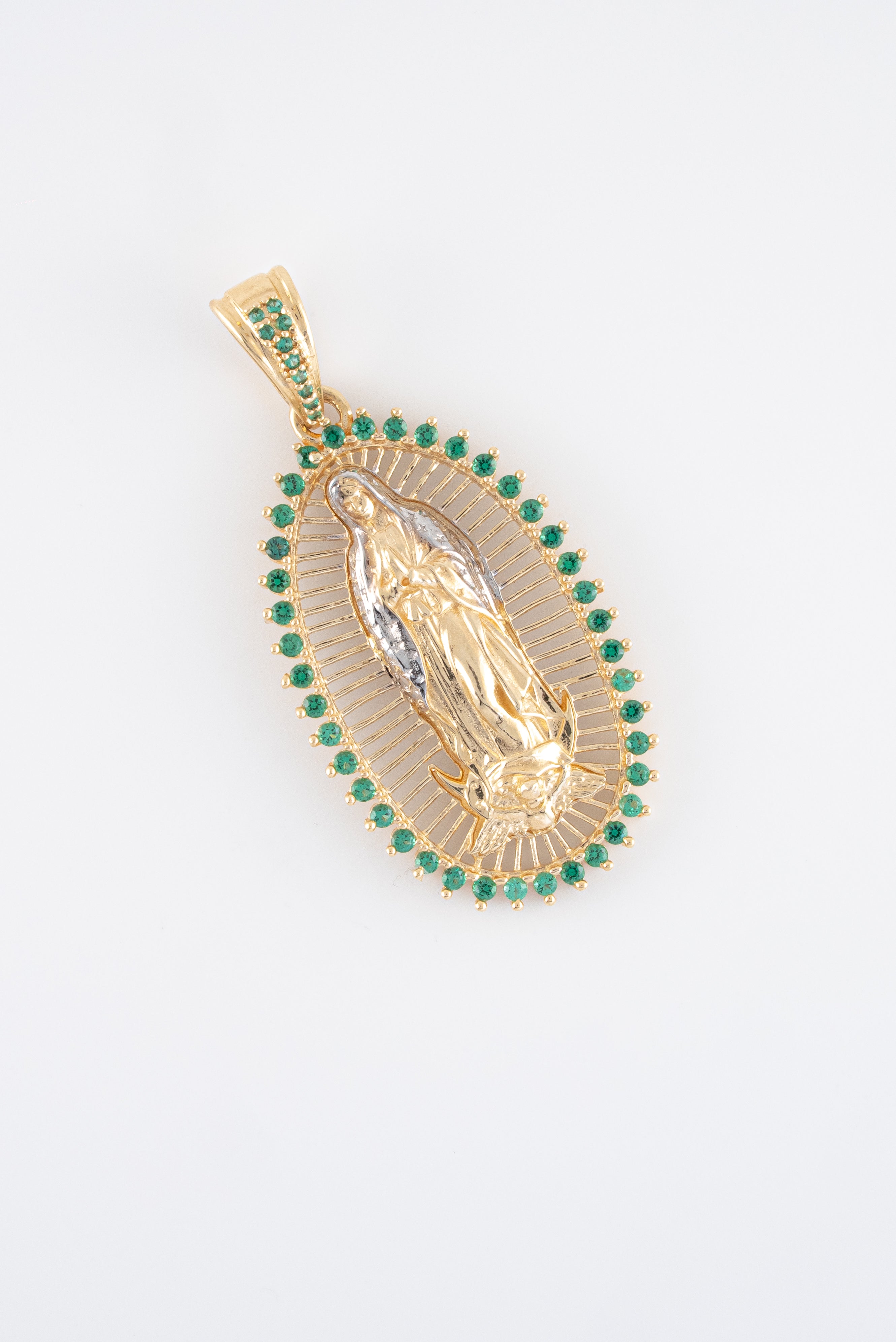Dije Virgen Guadalupe Circones Verdes 18k oro amarillo/ 6,47 gr - M:4,5 cms x 2,1 cms Nacional