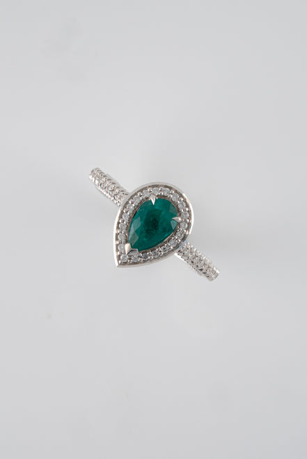 Anillo Esmeralda y Diamantes Oro Blanco 18k  / AED23 / T:6 / E: 0,62 quilates D:0,20 quilates