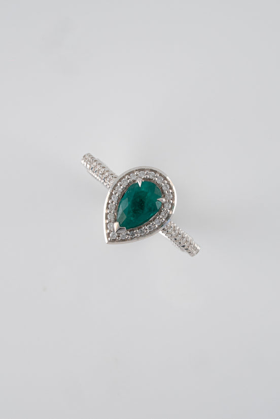 Anillo Esmeralda y Diamantes Oro Blanco 18k  / AED23 / T:6 / E: 0,62 quilates D:0,20 quilates