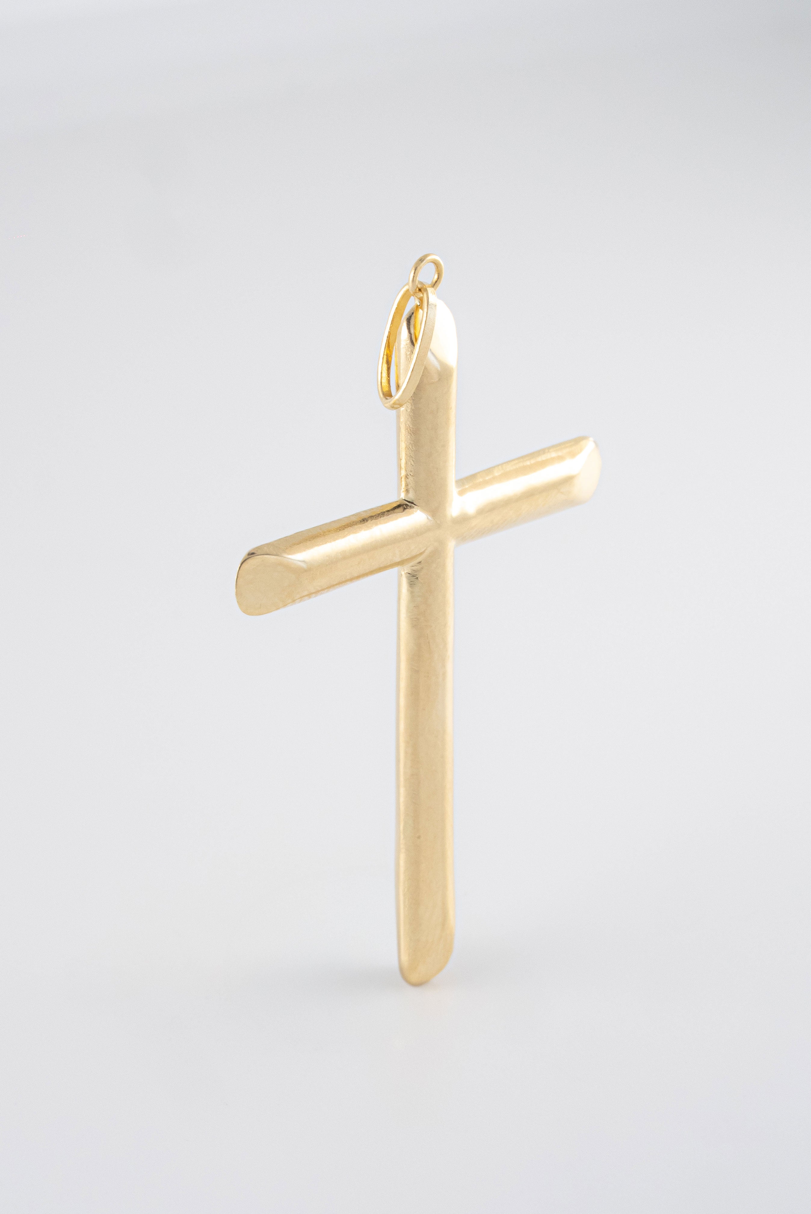Dije Cruz Lisa Oro Amarillo 18k - NA102 - M: 5 cms x 3 cms - P: 2,2 gr