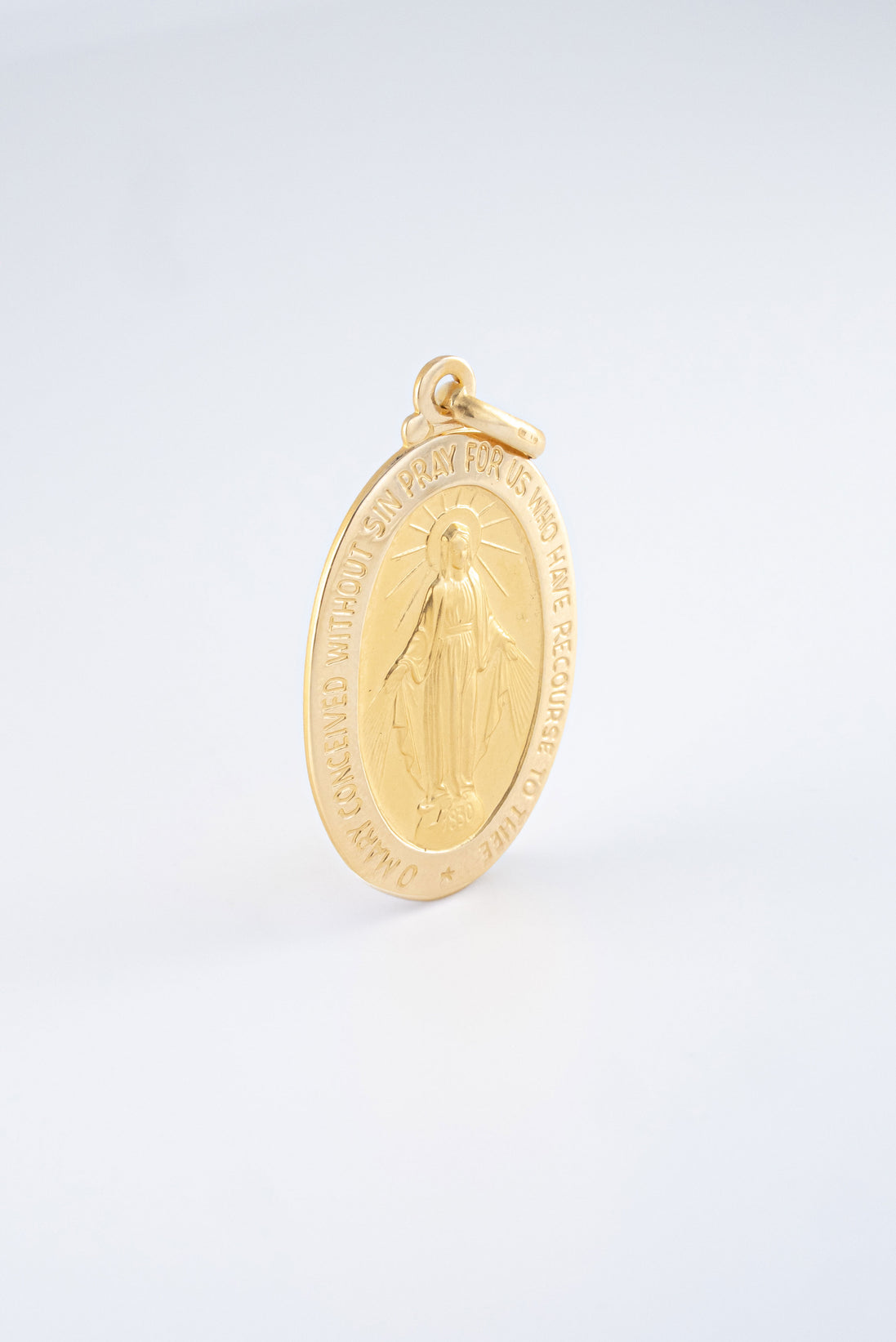 Dije Virgen Milagrosa Lisa Oro Amarillo 18k /ITA69 / M: 4 cms x 2.2 cms / P: 8,8 gr