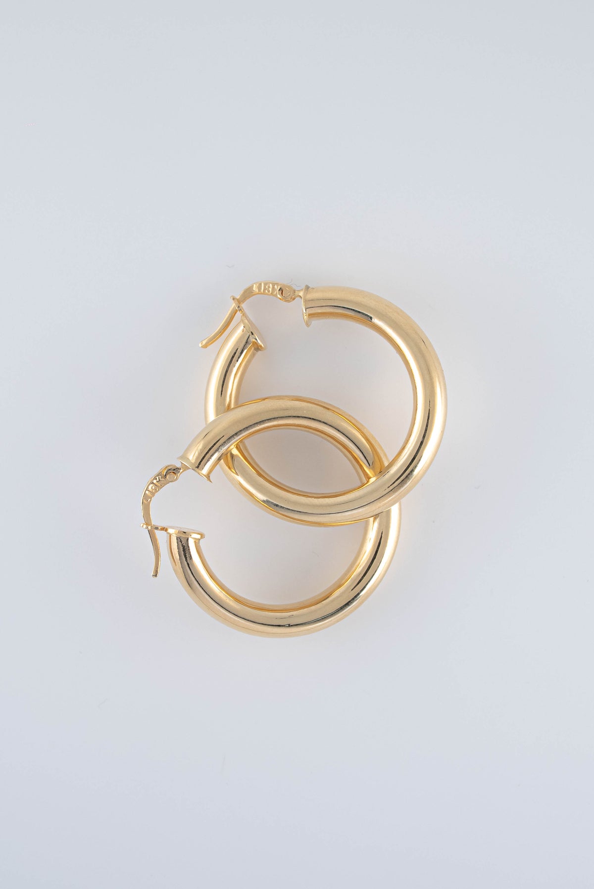 Candongas Tubulares Lisas Oro Amarillo 18k / NA08 / M: 2,8 cms / P: 5.2 gr