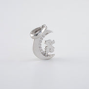 Dije Luna Circones Oro Blanco 18k / NA102 / M: 1,8 gr x 1 cms / P: 0,8 gr