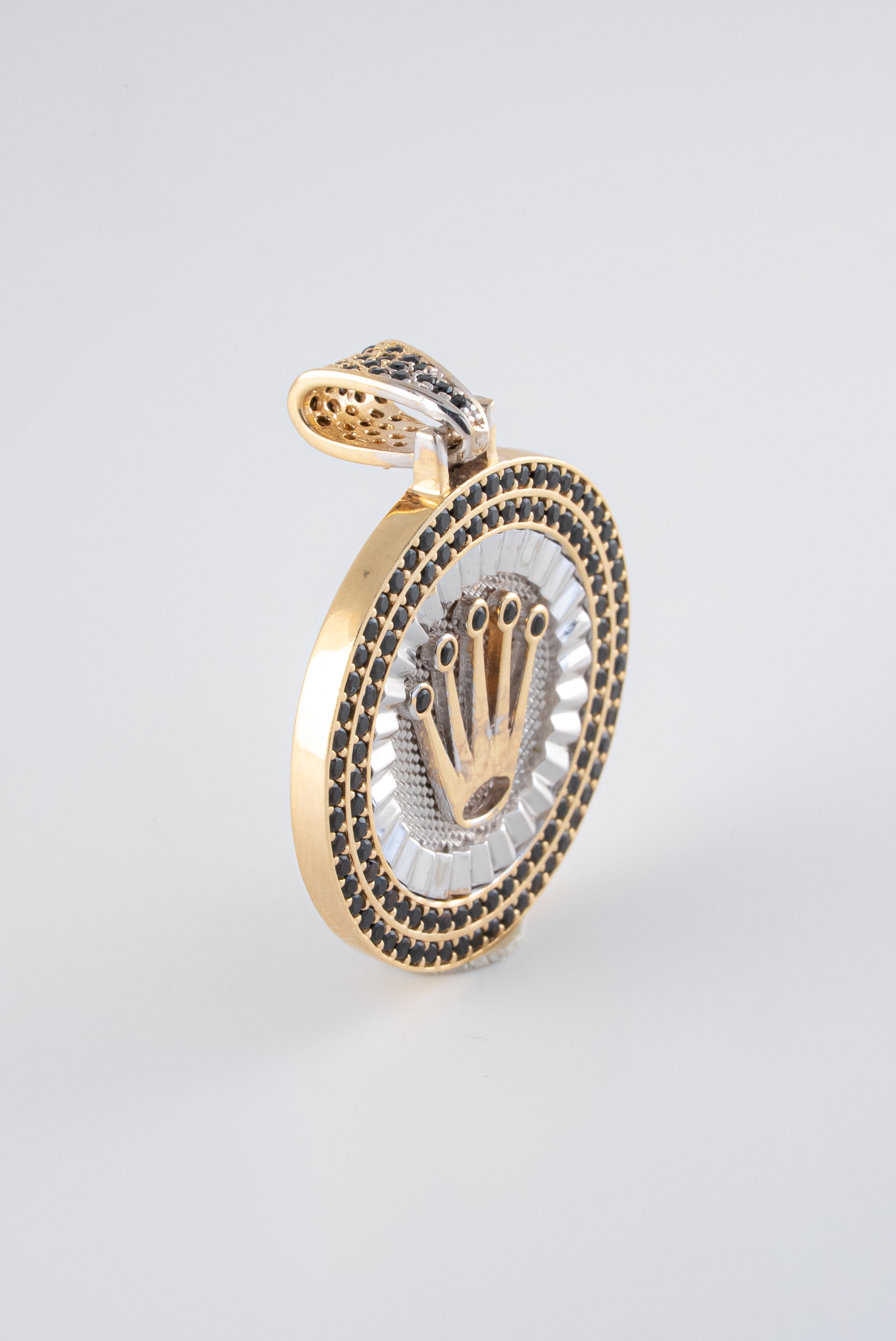 Dije Corona Circones Oro Amarillo 18k / NA102 / M: 2,6 cms / P: 9,1 gr