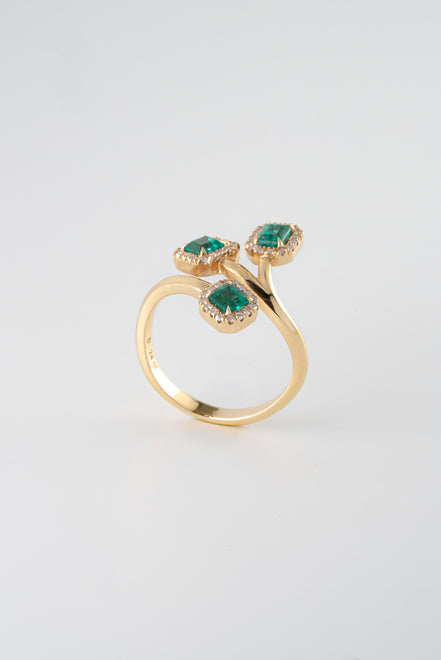 Anillo Esmeralda y Diamantes Oro Amarillo 18k / AED24 / T: 7 / E:0,75  quilates - D: 0.24 quilates