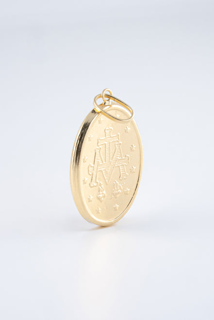 Dije Virgen Milagorsa Lisa Oro Amarilla 18 k /NA102 / M: 3.3 cms x 1,8 cms / P: 2,1 gr