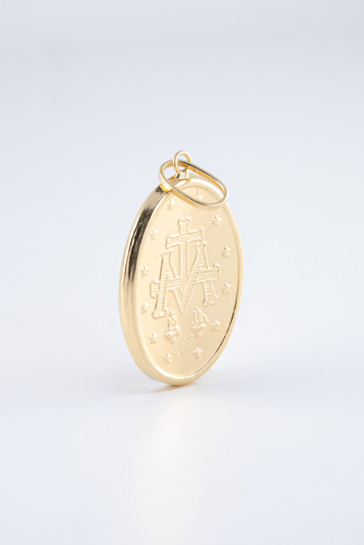 Dije Virgen Milagorsa Lisa Oro Amarilla 18 k /NA102 / M: 3.3 cms x 1,8 cms / P: 2,1 gr