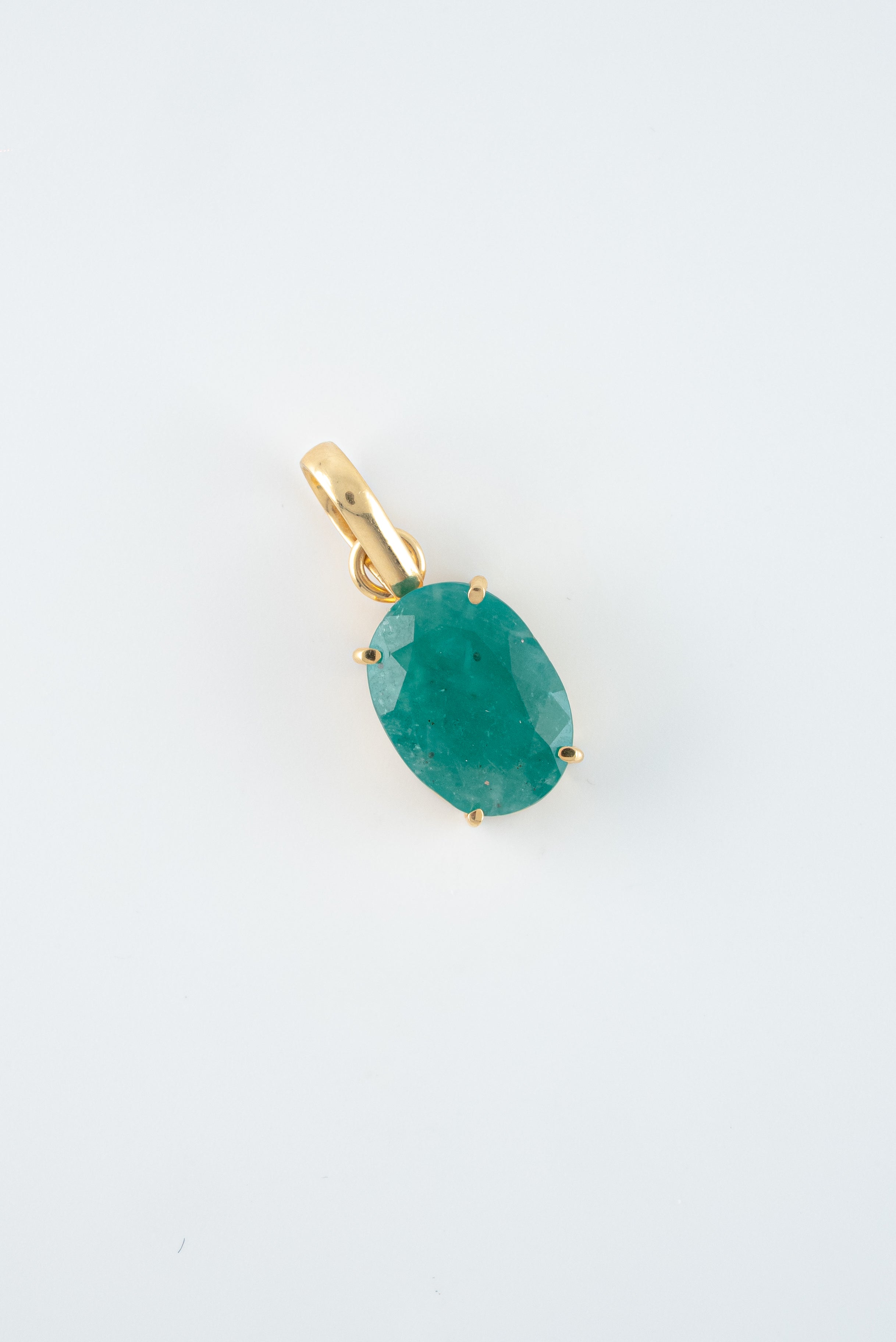 Dije Esmeralda Oro Amarillo 18k / DE47 / E:3.47 quilates / M: 2,3 cms x 9 mm