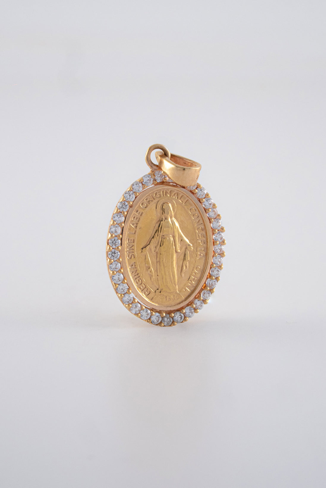 Dije Virgen Milagrosa Circones Oro Rosado 18k /NA102 / M: 2,5 cms x 1,4 cms / P: 2,4 gr