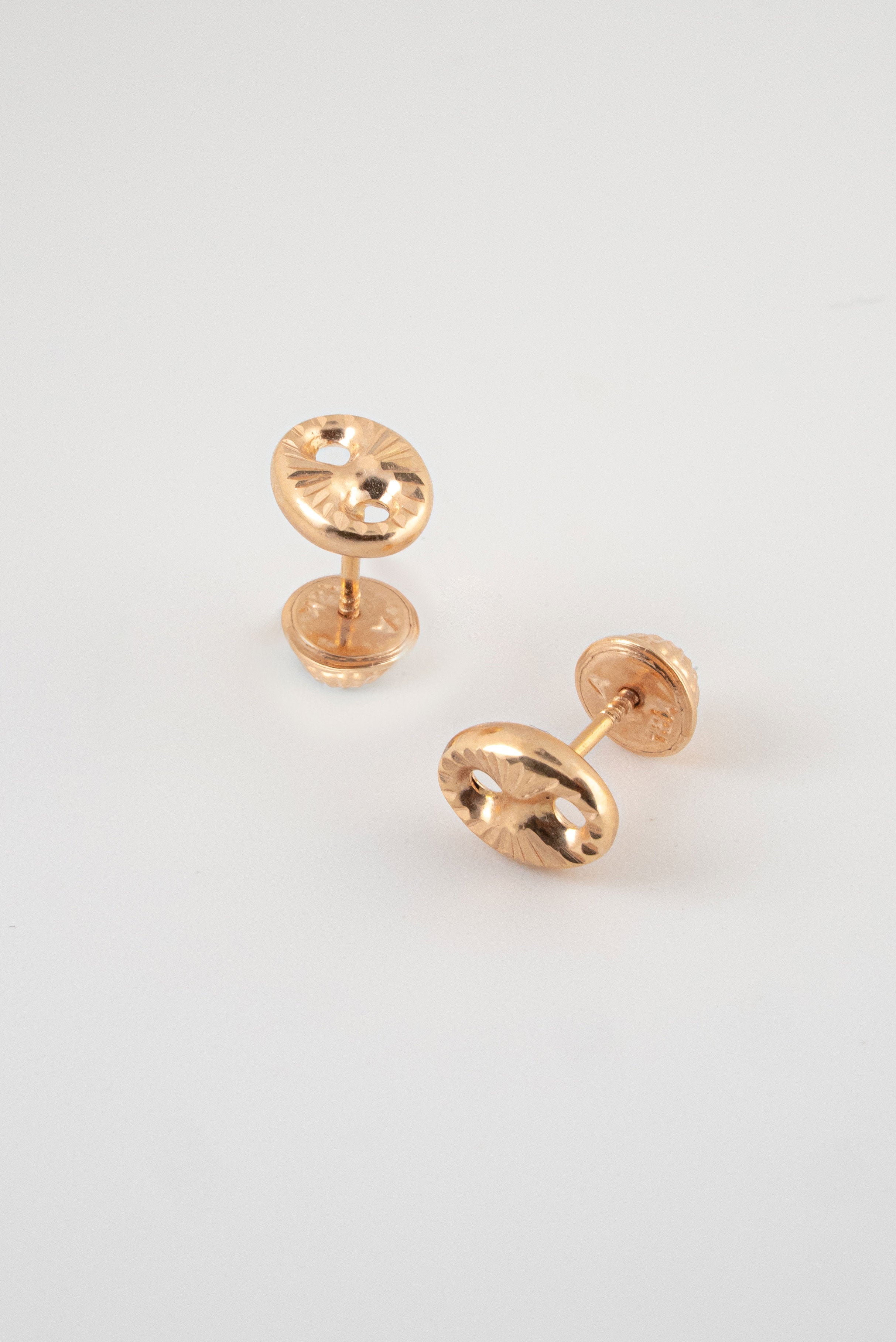 Topos GC Diamantado Oro Rosado 18k /NA09 / M: 8 mm x 6 mm / P: 0,8 gr