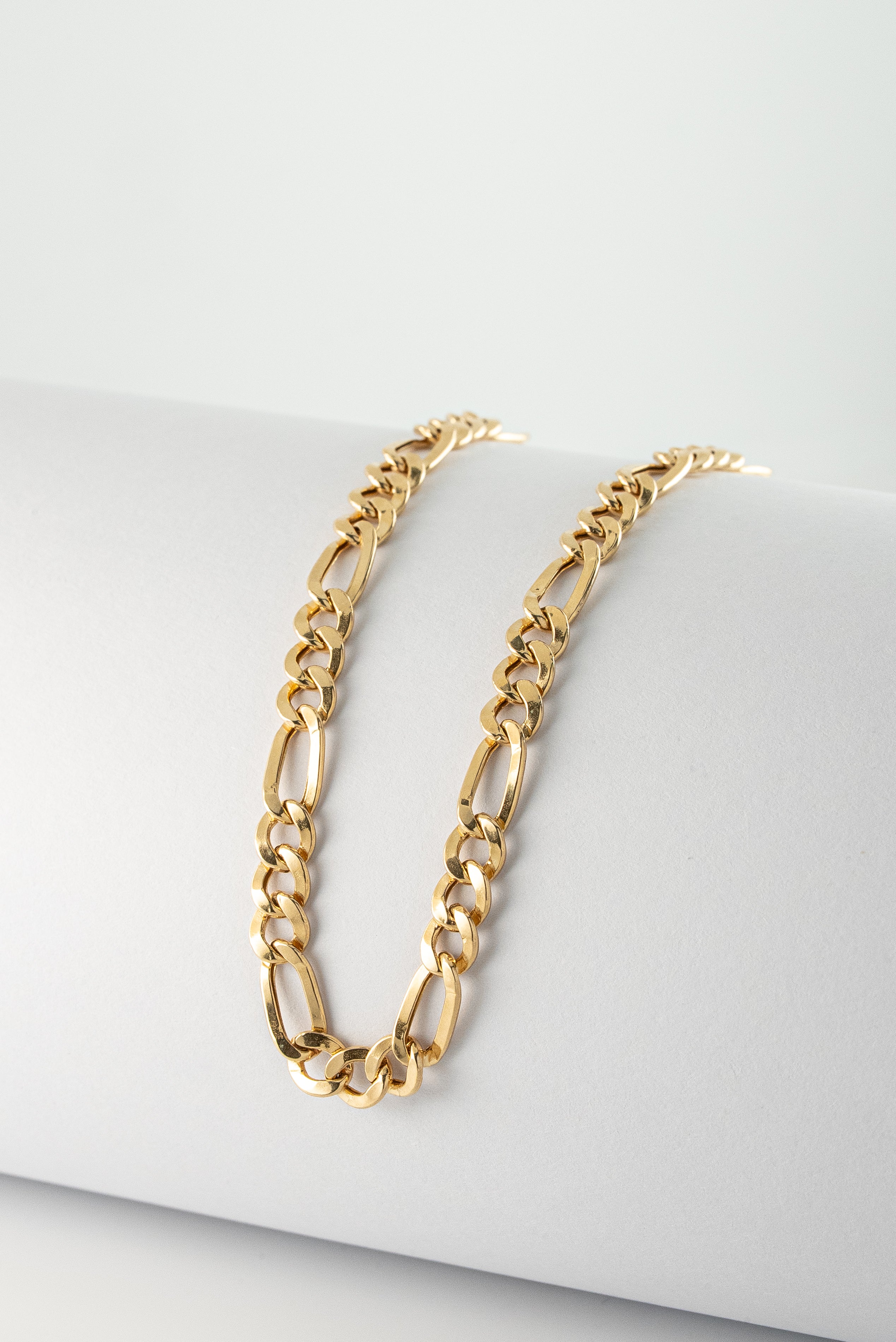 Pulsera Figaro Oro Amarillo 18k / ITA02 / M: 21 cms x 7 mm / P: 6,6 gr
