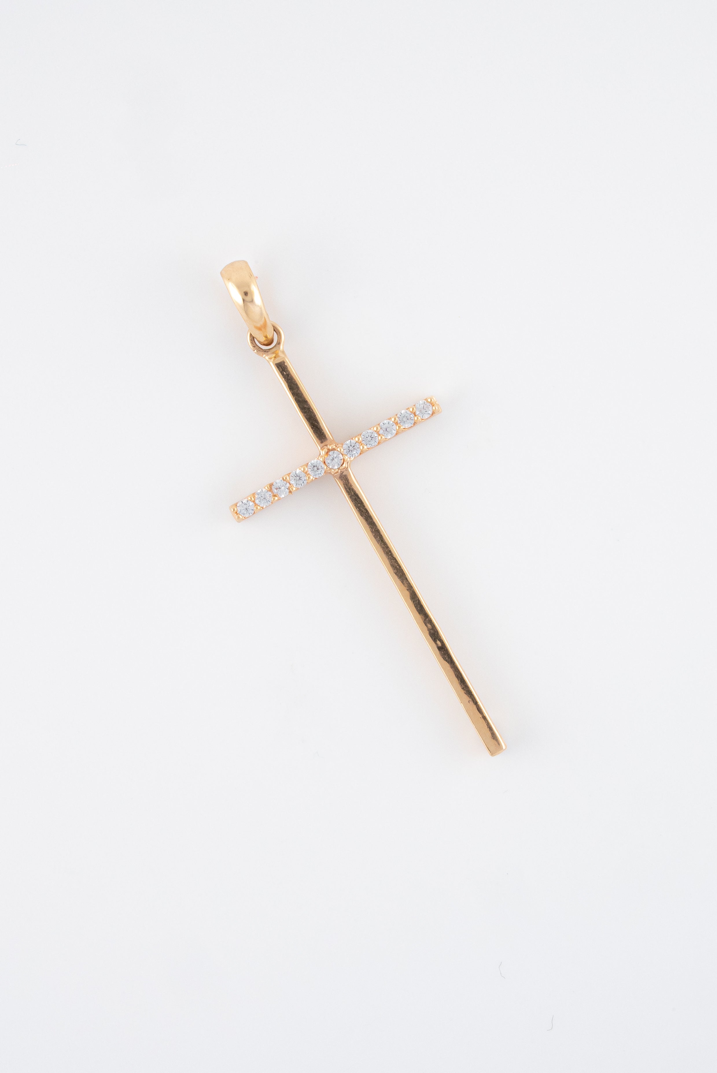 Dije Cruz Circones Blancos Oro Rosado 18k / NA102 / M: 4cms x 1.5 cms / P: 1,5 gr