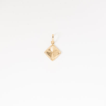 Dije Rombo Diamantado Oro Amarillo 18k / NA102 / M: 2.5 cms x 1.5 cms / P: 0.8 gr