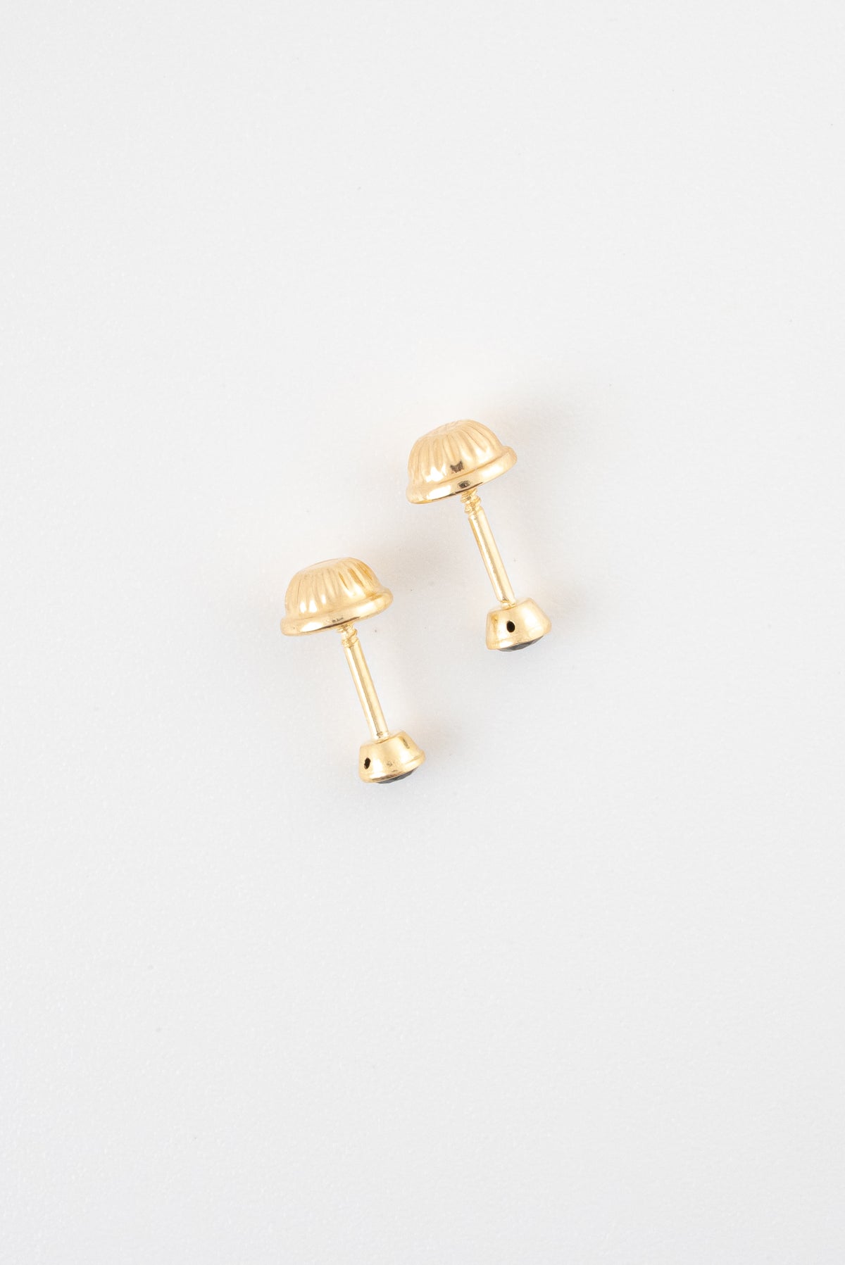 Topos Bisel Circon Negro Oro Amarillo 18k / NA15 / 3 mm x 3 mm  / P: 0,5 gr
