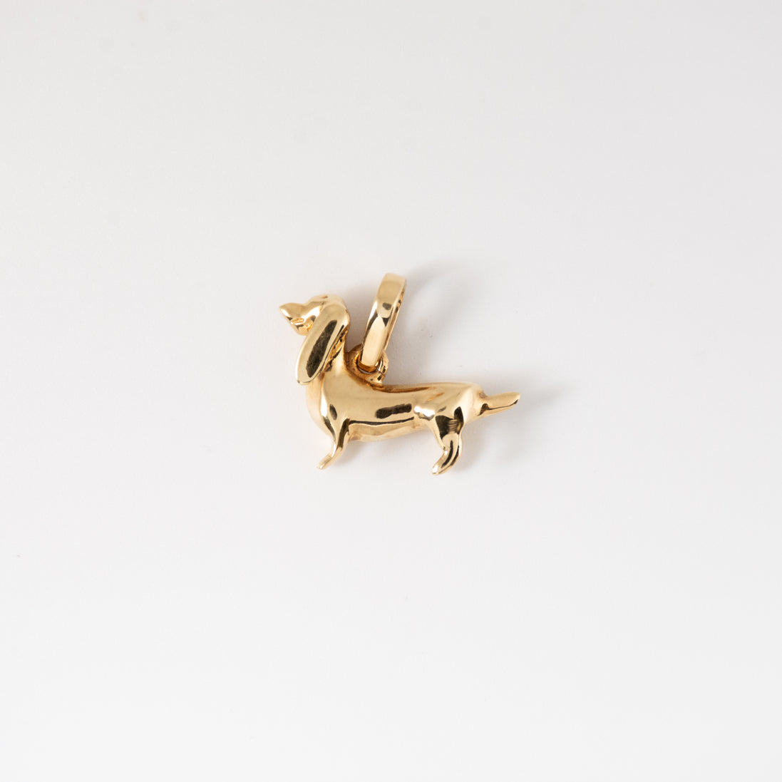 Dije Perro Oro Amarillo 18k / NA102 / M: 1.8 cms x 2.3 cms / P: 3 gr
