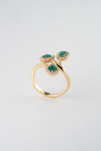 Anillo Sienna Esmeraldas y Diamantes 18k oro amarillo/  Talla: 7 E:0,13 QTS - D:0,07 QTS Nacional