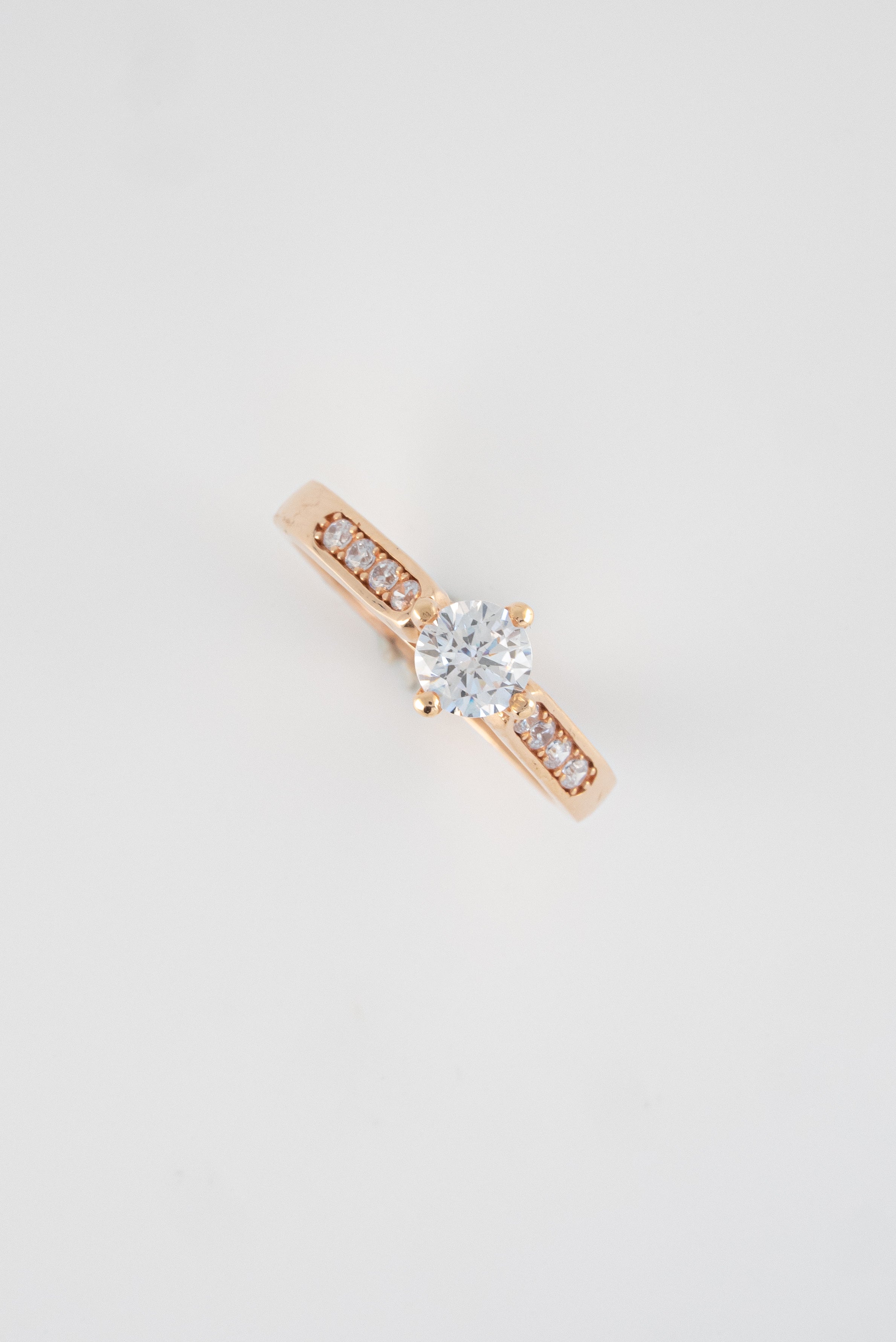 Anillo Compromiso Oro Rosado 18k Circones / NA64 / T: 6 / P: 2,8 gr