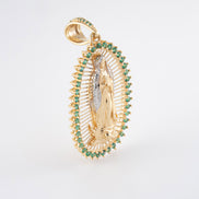 Dije Virgen Guadalupe Circones Verdes 18k oro amarillo/ 6,47 gr - M:4,5 cms x 2,1 cms Nacional