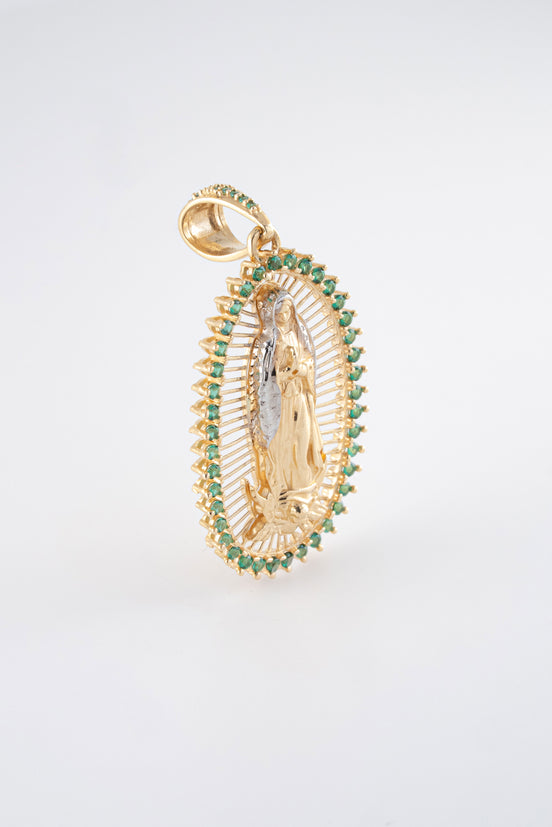 Dije Virgen Guadalupe Circones Verdes 18k oro amarillo/ 6,47 gr - M:4,5 cms x 2,1 cms Nacional