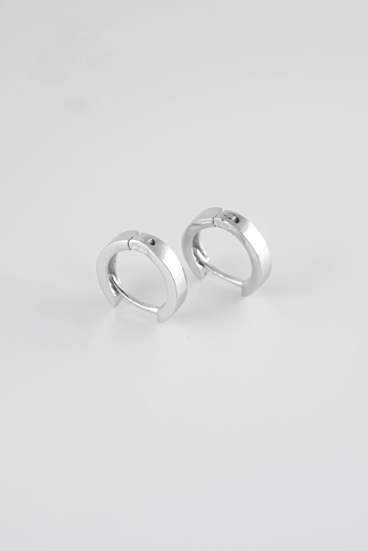 Candongas Lisas Oro Blanco 18k / NA08 / M: 1 cms / P: 1,38 gr