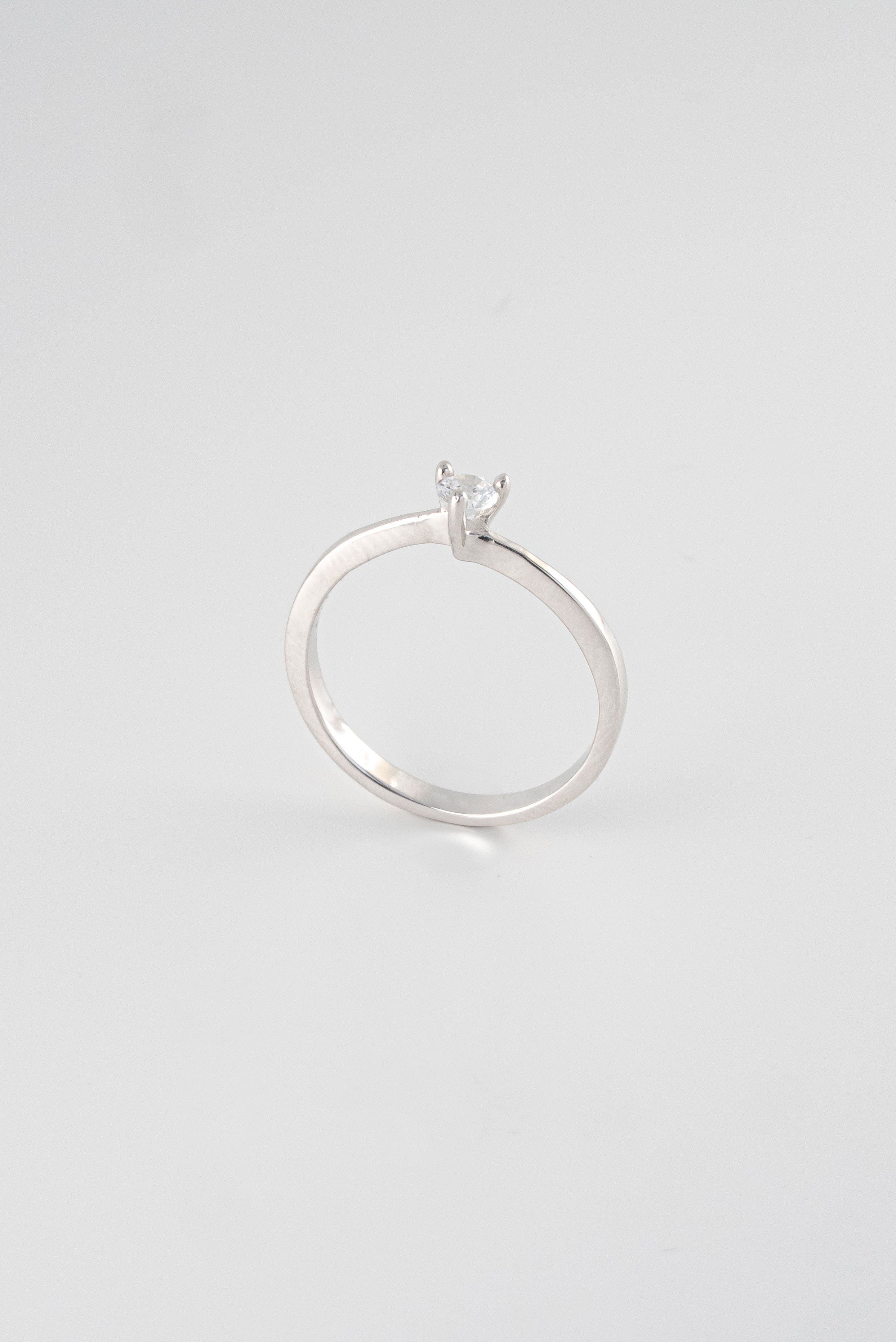 Anillo Compromiso Oro Blanco 18k Circones / NA65 / T: 6 3/4 / P: 2,2 gr