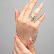 Anillo Sienna Esmeraldas y Diamantes 18k oro amarillo/  Talla: 7 E:0,13 QTS - D:0,07 QTS Nacional