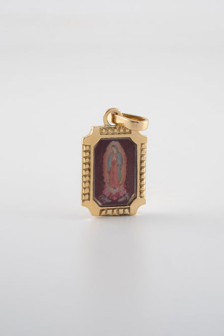 Dije Virgen Guadalupe Oro Amarillo 18k / NA101 / M: 2,5 cms x 1,2 cms / P: 2,8 gr