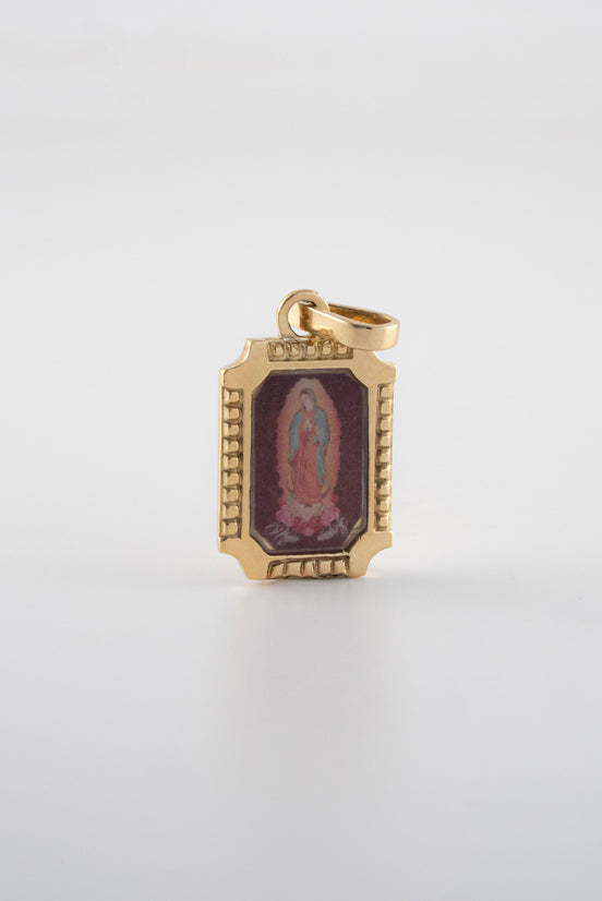 Dije Virgen Guadalupe Oro Amarillo 18k / NA101 / M: 2,5 cms x 1,2 cms / P: 2,8 gr