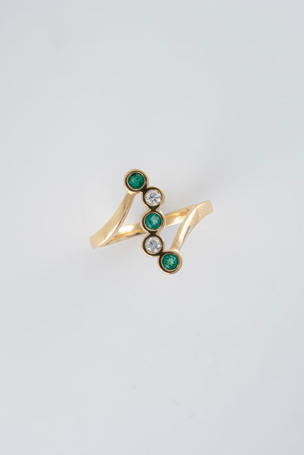 Anillo Esmeralda y Diamantes Oro Amarillo 18k /AED37/ T: 6 / E:0.13 quilates - D:0.07 quilates