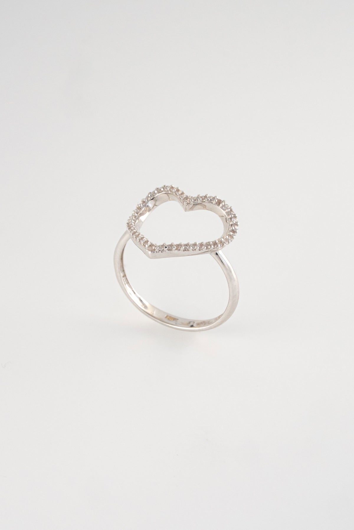 Anillo Corazon Oro Blanco 18k Circones / NA47 / T:6 / P: 2,1 gr