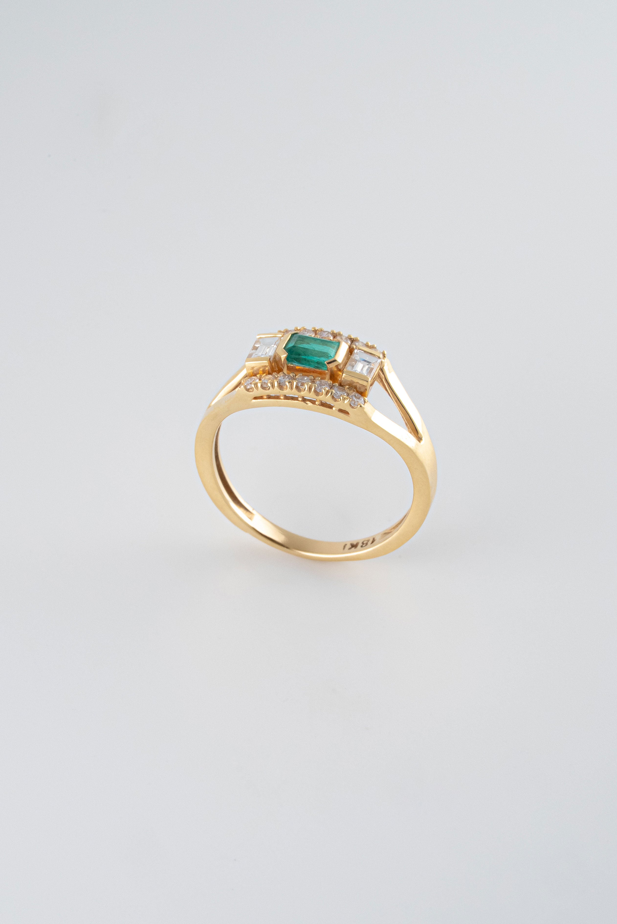 Anillo Esmeralda y Diamantes Oro Amarillo 18k / AED12 / T: 6.5