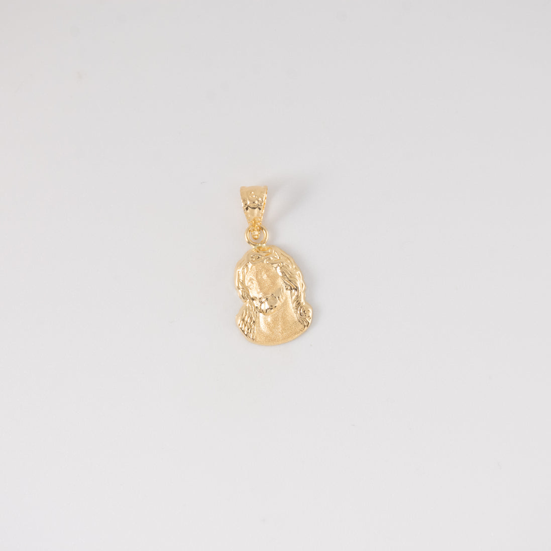 Dije Rostro Cristo Oro Amarillo 18k / NA102 / M: 1.7 cms x 1 cm / P: 0.6 gr
