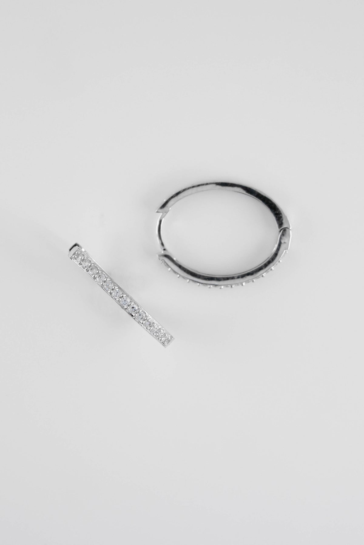 Candongas Ovalada Circones Oro Blanco 18k / NA08 / M: 1.3 cms / P: 1.8 gr