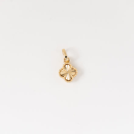 Dije Trebol Diamantado Oro Amarillo 18k / NA102 / M: 1.5 cms x 0.8 mm / P: 0.8 gr