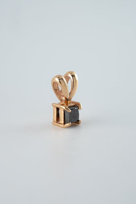Dije Diamante Negro Cuadrado Oro Rosado 18k/ DDN01/ M: 1 cms x 4 mm