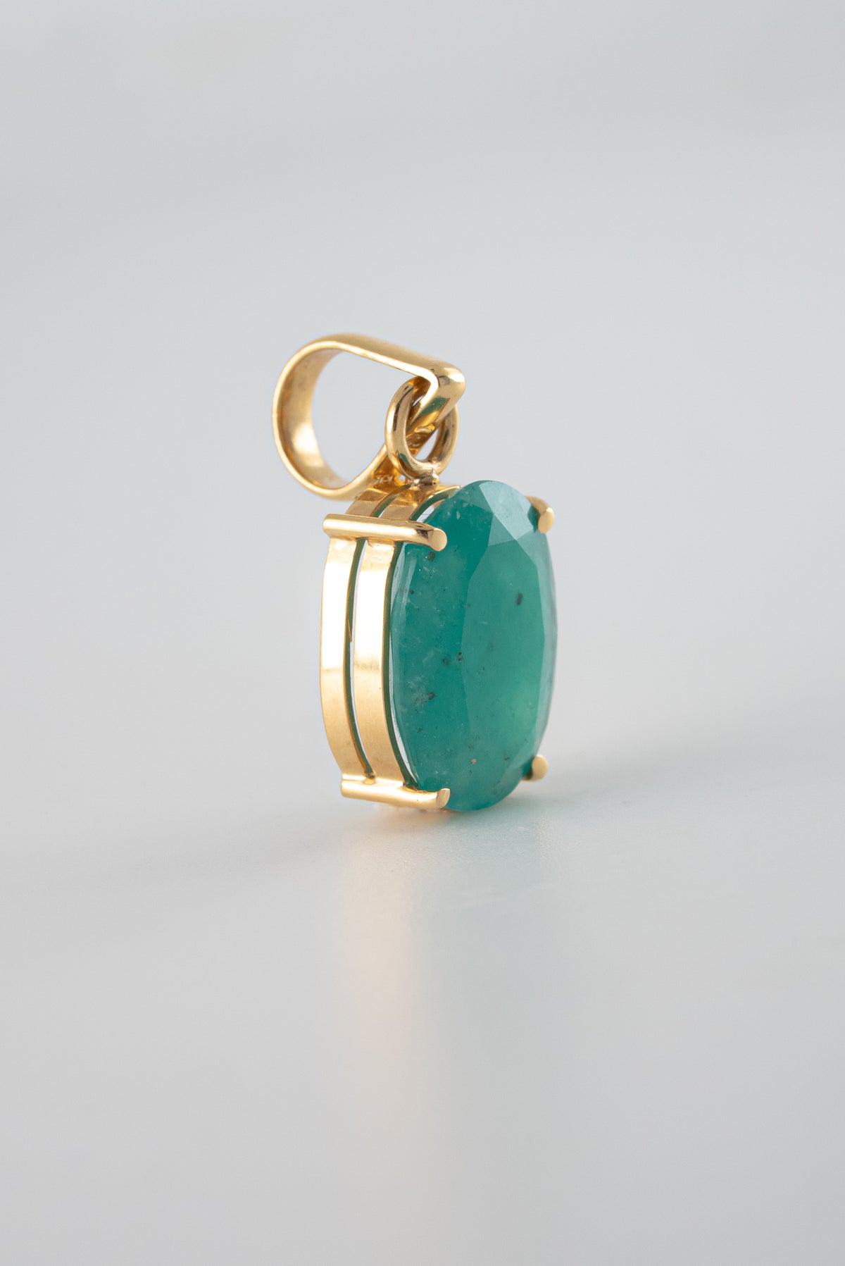 Dije Esmeralda Oro Amarillo 18k / DE47 / E:3.47 quilates / M: 2,3 cms x 9 mm