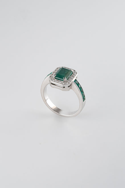 Anillo Elen Esmeraldas y Diamantes 18k oro blanco/  Talla: 6 EG: 1.83 QTS - D:0,21 QTS Nacional