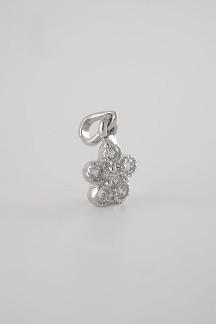 Dije Flor Diamantes Oro Blanco 18k / DD25 / M: 1,5 cms x 1,8 cms