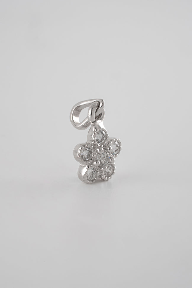 Dije Flor Diamantes Oro Blanco 18k / DD25 / M: 1,5 cms x 1,8 cms