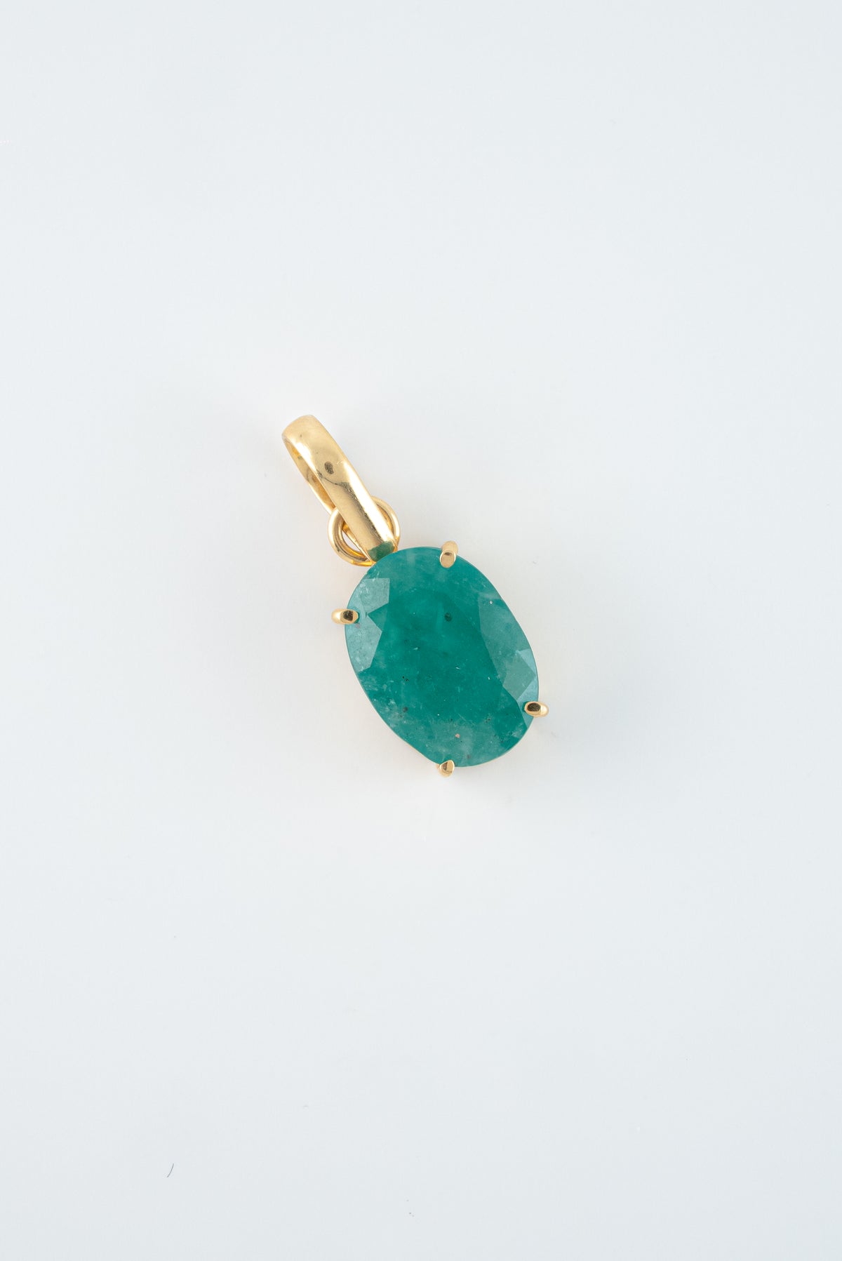 Dije Esmeralda Oro Amarillo 18k / DE47 / E:3.47 quilates / M: 2,3 cms x 9 mm