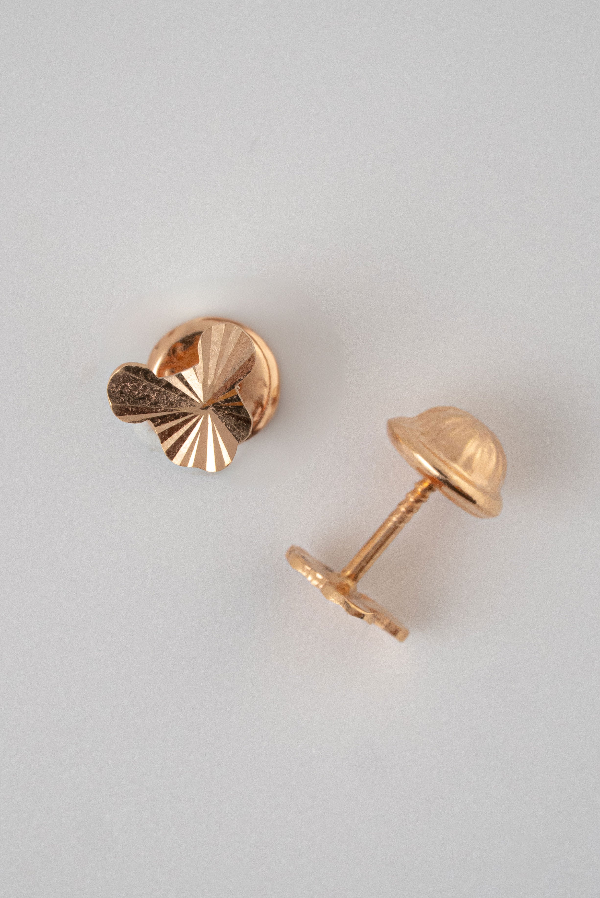 Topos Mickey Diamantado Oro Rosado 18k / NA09 / M: 6 mm x 5 mm / P: 0,6 gr