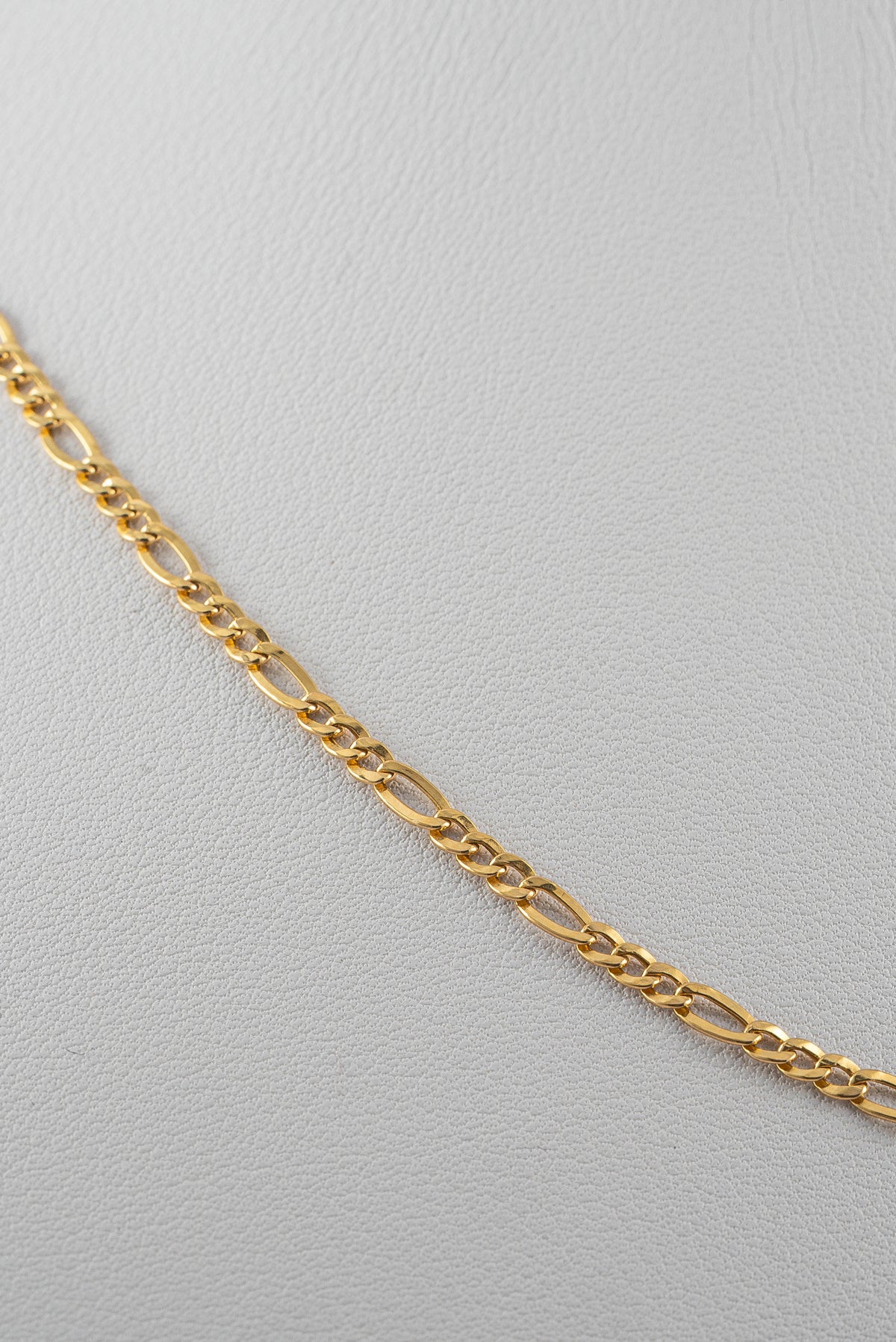 Cadena Figaro Oro Amarillo 18k / ITA09 / 45 cms / M: 3 mm / P: 2.2 gr