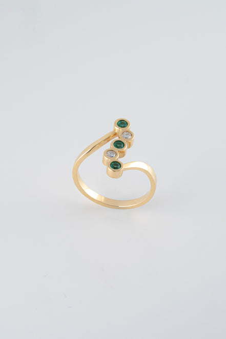 Anillo Esmeralda y Diamantes Oro Amarillo 18k /AED37/ T: 6 / E:0.13 quilates - D:0.07 quilates
