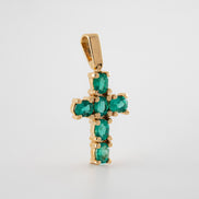 Dije Cruz Esmeraldas Oro Amarillo 18k / DE96 / E: 0,65 quilates / M: 2,2 cms x 1 cm