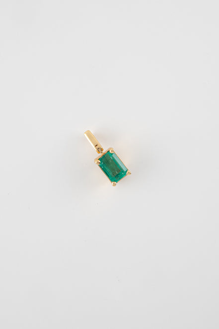 Dije Esmeralda Rectangular Oro Amarillo 18k / DE73 / M: 4 mm x 6 mm