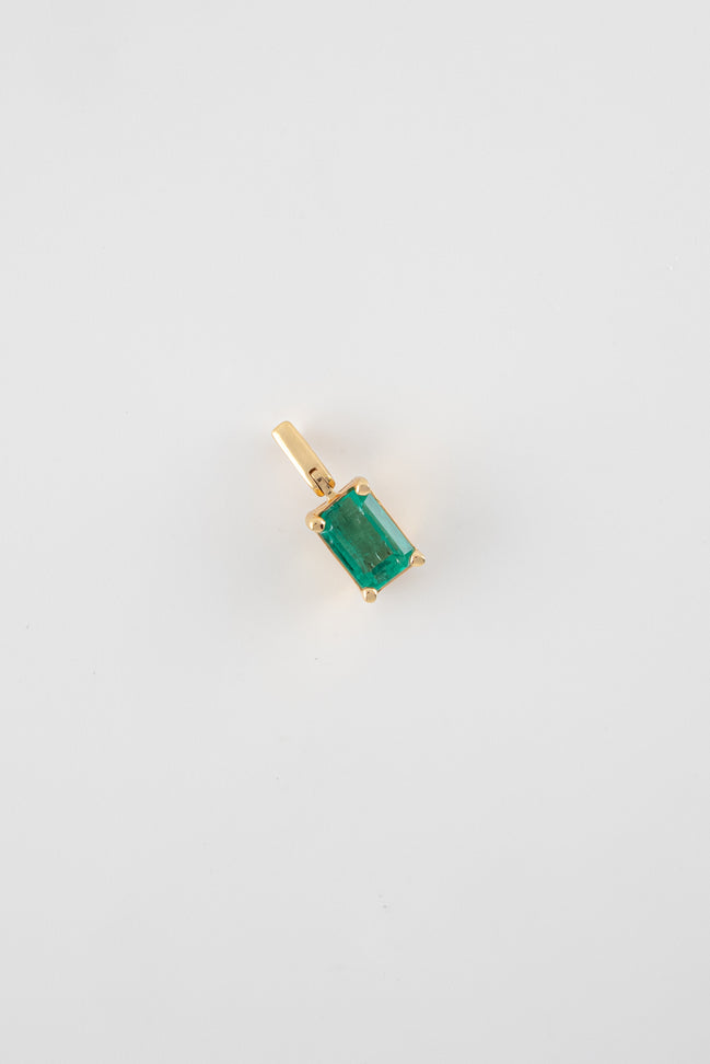 Dije Esmeralda Rectangular Oro Amarillo 18k / DE73 / M: 4 mm x 6 mm