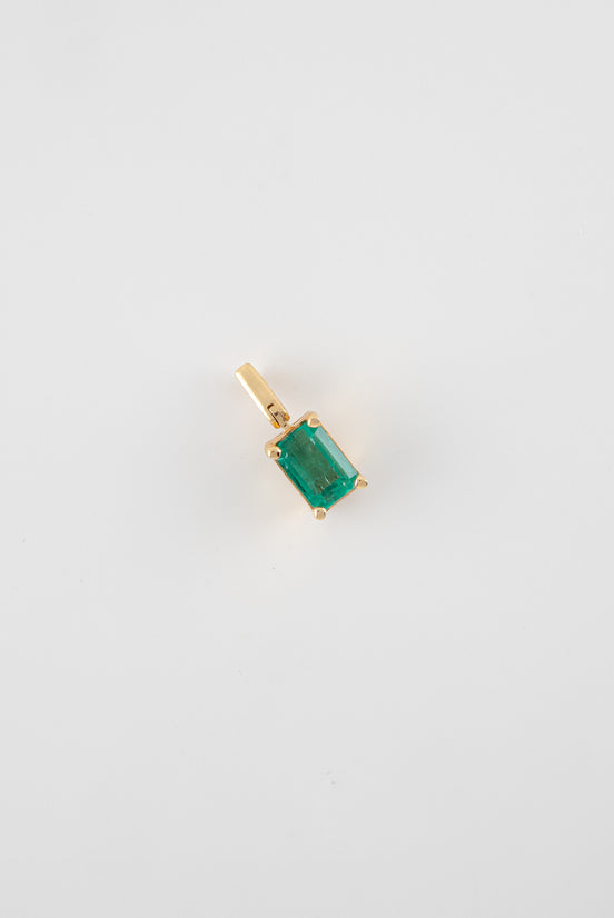 Dije Esmeralda Rectangular Oro Amarillo 18k / DE73 / M: 4 mm x 6 mm