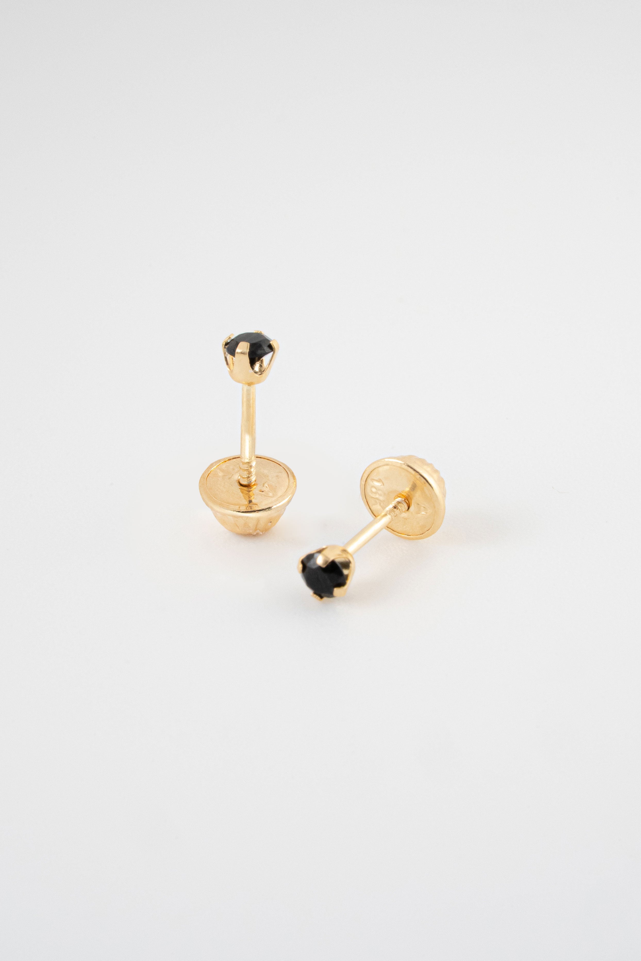 Topos Ciron Negro Oro Amarillo 18k /NA163 / M: 3 mm x 3 mm / P: 0,5 gr